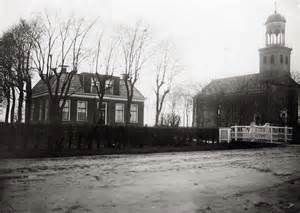 Het domineeshuis van Ewoldt, alwaar hij escapades beleefde met de dienstmeiden.Het huis bestaat nog. De foto is uit 1912. Het staat in Oosterzee-Buren.